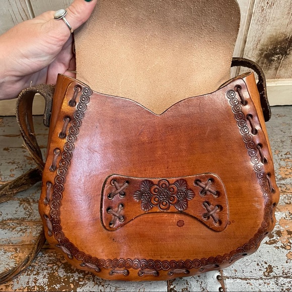 Vintage Handmade Leather Purse - Picture 4 of 11